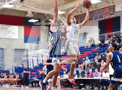 Thumbnail 2 in Mater Dei Catholic vs. La Costa Canyon (CIF San Diego Section D1 Semifinal) photogallery.
