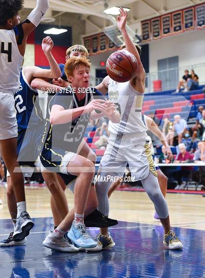 Thumbnail 3 in Mater Dei Catholic vs. La Costa Canyon (CIF San Diego Section D1 Semifinal) photogallery.