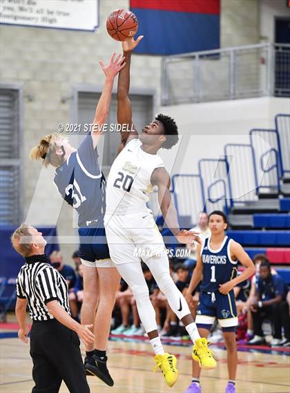 Thumbnail 3 in Mater Dei Catholic vs. La Costa Canyon (CIF San Diego Section D1 Semifinal) photogallery.