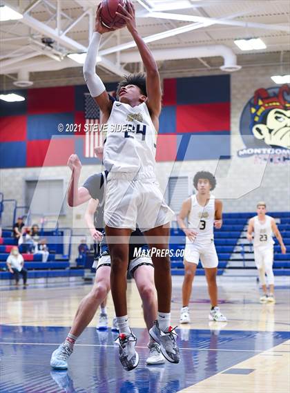 Thumbnail 3 in Mater Dei Catholic vs. La Costa Canyon (CIF San Diego Section D1 Semifinal) photogallery.
