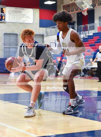 Thumbnail 3 in Mater Dei Catholic vs. La Costa Canyon (CIF San Diego Section D1 Semifinal) photogallery.