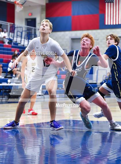 Thumbnail 2 in Mater Dei Catholic vs. La Costa Canyon (CIF San Diego Section D1 Semifinal) photogallery.
