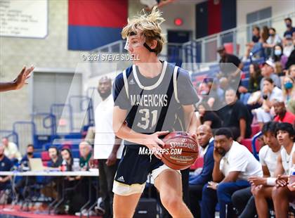 Thumbnail 2 in Mater Dei Catholic vs. La Costa Canyon (CIF San Diego Section D1 Semifinal) photogallery.