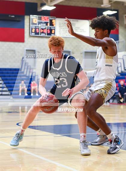 Thumbnail 2 in Mater Dei Catholic vs. La Costa Canyon (CIF San Diego Section D1 Semifinal) photogallery.