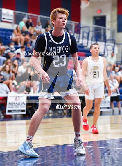 Thumbnail 2 in Mater Dei Catholic vs. La Costa Canyon (CIF San Diego Section D1 Semifinal) photogallery.