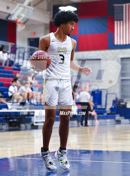 Thumbnail 3 in Mater Dei Catholic vs. La Costa Canyon (CIF San Diego Section D1 Semifinal) photogallery.