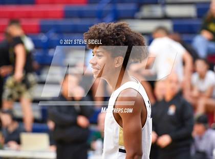 Thumbnail 2 in Mater Dei Catholic vs. La Costa Canyon (CIF San Diego Section D1 Semifinal) photogallery.