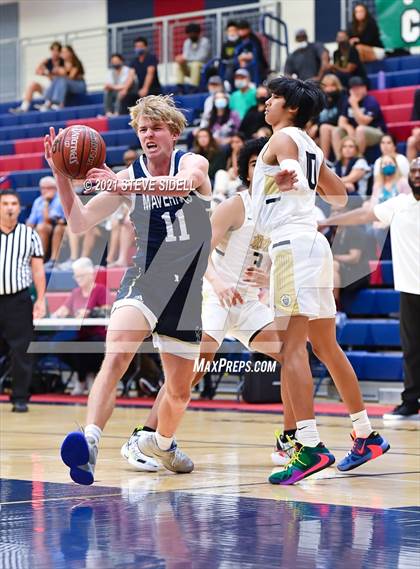 Thumbnail 1 in Mater Dei Catholic vs. La Costa Canyon (CIF San Diego Section D1 Semifinal) photogallery.