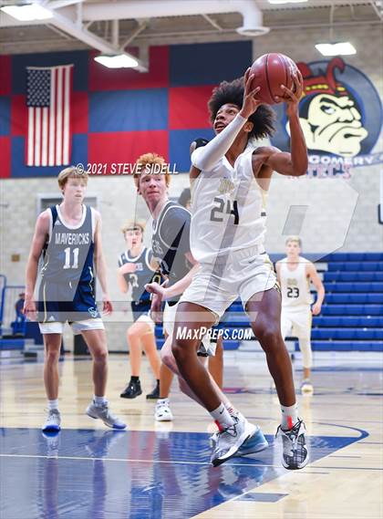 Thumbnail 1 in Mater Dei Catholic vs. La Costa Canyon (CIF San Diego Section D1 Semifinal) photogallery.