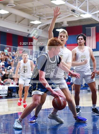 Thumbnail 2 in Mater Dei Catholic vs. La Costa Canyon (CIF San Diego Section D1 Semifinal) photogallery.