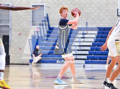 Thumbnail 3 in Mater Dei Catholic vs. La Costa Canyon (CIF San Diego Section D1 Semifinal) photogallery.