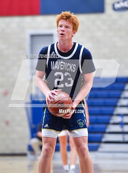 Thumbnail 2 in Mater Dei Catholic vs. La Costa Canyon (CIF San Diego Section D1 Semifinal) photogallery.