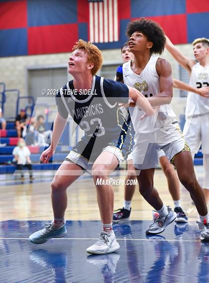 Thumbnail 2 in Mater Dei Catholic vs. La Costa Canyon (CIF San Diego Section D1 Semifinal) photogallery.