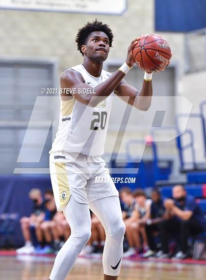 Thumbnail 3 in Mater Dei Catholic vs. La Costa Canyon (CIF San Diego Section D1 Semifinal) photogallery.