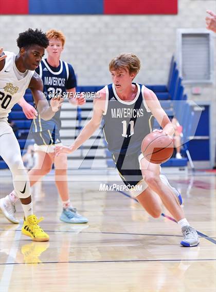 Thumbnail 2 in Mater Dei Catholic vs. La Costa Canyon (CIF San Diego Section D1 Semifinal) photogallery.