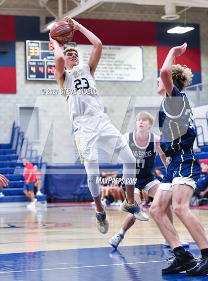 Thumbnail 2 in Mater Dei Catholic vs. La Costa Canyon (CIF San Diego Section D1 Semifinal) photogallery.