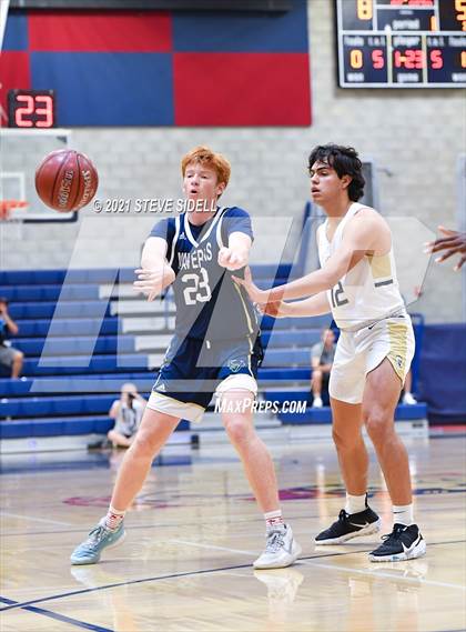 Thumbnail 2 in Mater Dei Catholic vs. La Costa Canyon (CIF San Diego Section D1 Semifinal) photogallery.