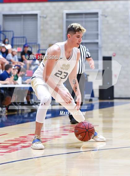 Thumbnail 1 in Mater Dei Catholic vs. La Costa Canyon (CIF San Diego Section D1 Semifinal) photogallery.