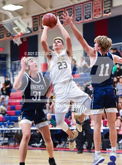 Thumbnail 1 in Mater Dei Catholic vs. La Costa Canyon (CIF San Diego Section D1 Semifinal) photogallery.