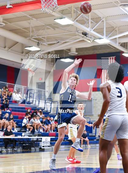 Thumbnail 3 in Mater Dei Catholic vs. La Costa Canyon (CIF San Diego Section D1 Semifinal) photogallery.