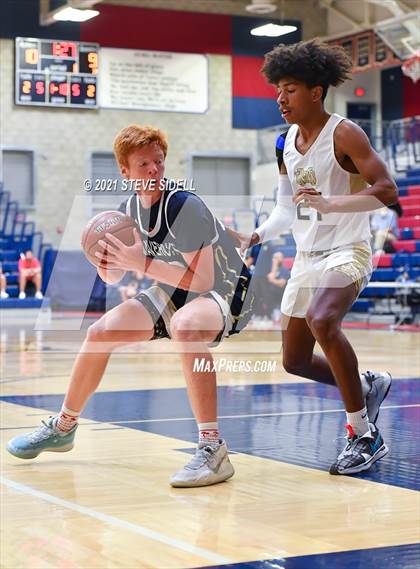 Thumbnail 1 in Mater Dei Catholic vs. La Costa Canyon (CIF San Diego Section D1 Semifinal) photogallery.