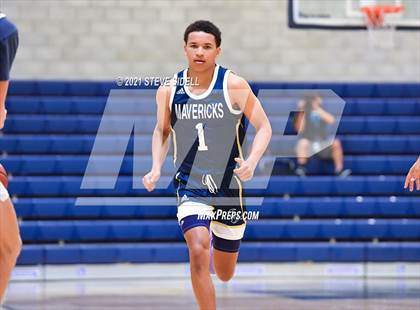 Thumbnail 2 in Mater Dei Catholic vs. La Costa Canyon (CIF San Diego Section D1 Semifinal) photogallery.