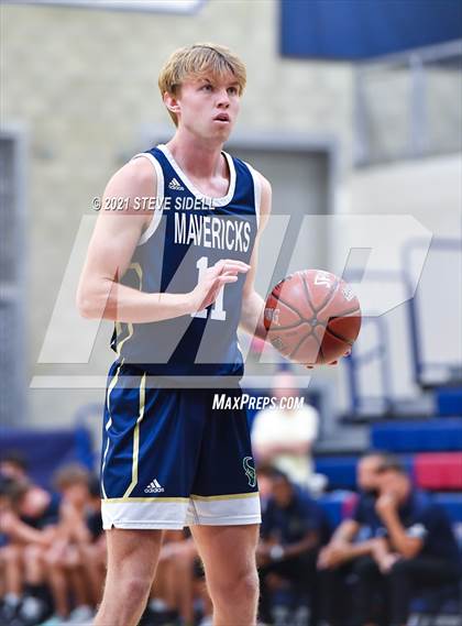 Thumbnail 2 in Mater Dei Catholic vs. La Costa Canyon (CIF San Diego Section D1 Semifinal) photogallery.