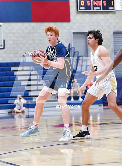 Thumbnail 1 in Mater Dei Catholic vs. La Costa Canyon (CIF San Diego Section D1 Semifinal) photogallery.