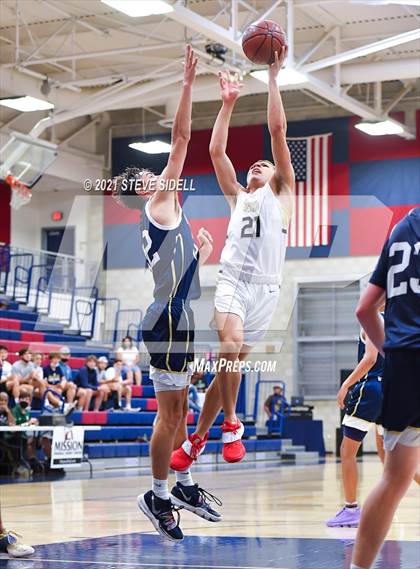 Thumbnail 2 in Mater Dei Catholic vs. La Costa Canyon (CIF San Diego Section D1 Semifinal) photogallery.