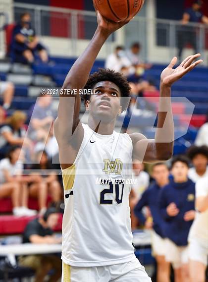 Thumbnail 2 in Mater Dei Catholic vs. La Costa Canyon (CIF San Diego Section D1 Semifinal) photogallery.