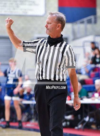 Thumbnail 2 in Mater Dei Catholic vs. La Costa Canyon (CIF San Diego Section D1 Semifinal) photogallery.