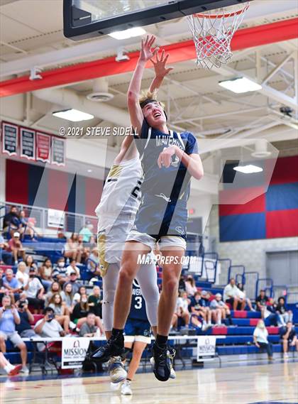Thumbnail 2 in Mater Dei Catholic vs. La Costa Canyon (CIF San Diego Section D1 Semifinal) photogallery.
