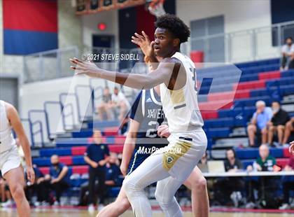 Thumbnail 3 in Mater Dei Catholic vs. La Costa Canyon (CIF San Diego Section D1 Semifinal) photogallery.