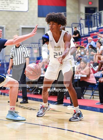 Thumbnail 3 in Mater Dei Catholic vs. La Costa Canyon (CIF San Diego Section D1 Semifinal) photogallery.