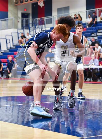 Thumbnail 3 in Mater Dei Catholic vs. La Costa Canyon (CIF San Diego Section D1 Semifinal) photogallery.
