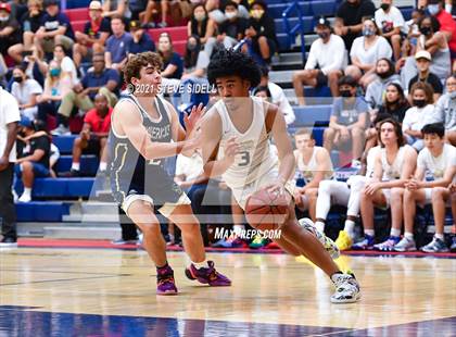 Thumbnail 2 in Mater Dei Catholic vs. La Costa Canyon (CIF San Diego Section D1 Semifinal) photogallery.