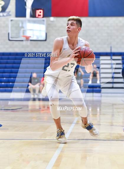 Thumbnail 3 in Mater Dei Catholic vs. La Costa Canyon (CIF San Diego Section D1 Semifinal) photogallery.