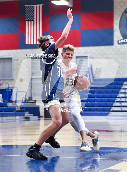 Thumbnail 1 in Mater Dei Catholic vs. La Costa Canyon (CIF San Diego Section D1 Semifinal) photogallery.