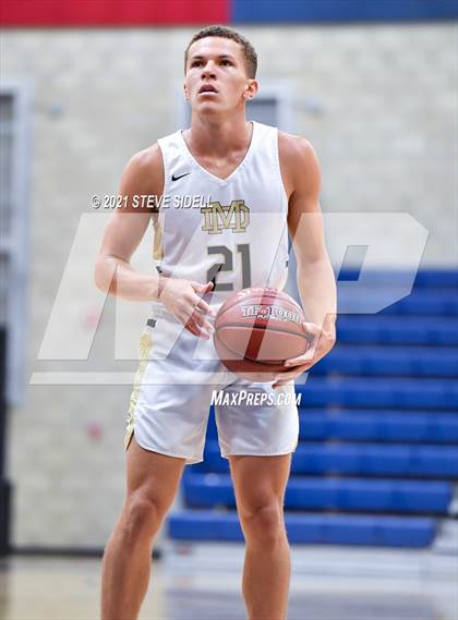 Thumbnail 1 in Mater Dei Catholic vs. La Costa Canyon (CIF San Diego Section D1 Semifinal) photogallery.