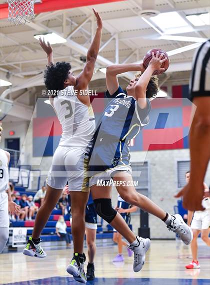 Thumbnail 3 in Mater Dei Catholic vs. La Costa Canyon (CIF San Diego Section D1 Semifinal) photogallery.