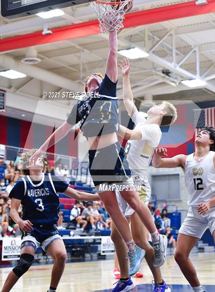 Thumbnail 1 in Mater Dei Catholic vs. La Costa Canyon (CIF San Diego Section D1 Semifinal) photogallery.