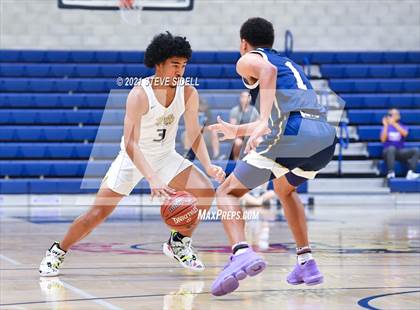 Thumbnail 2 in Mater Dei Catholic vs. La Costa Canyon (CIF San Diego Section D1 Semifinal) photogallery.
