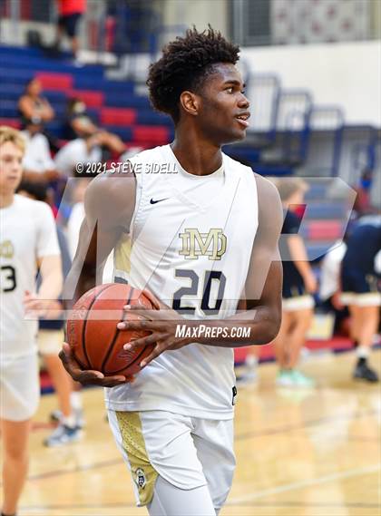 Thumbnail 2 in Mater Dei Catholic vs. La Costa Canyon (CIF San Diego Section D1 Semifinal) photogallery.