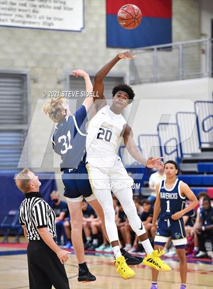 Thumbnail 1 in Mater Dei Catholic vs. La Costa Canyon (CIF San Diego Section D1 Semifinal) photogallery.