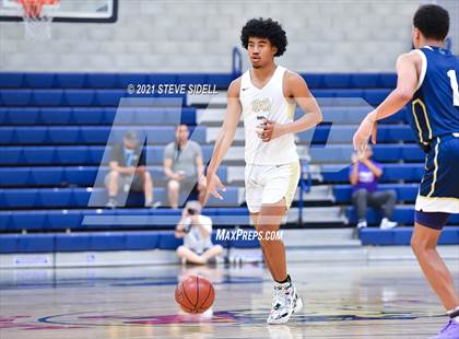Thumbnail 1 in Mater Dei Catholic vs. La Costa Canyon (CIF San Diego Section D1 Semifinal) photogallery.
