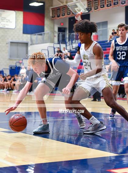 Thumbnail 1 in Mater Dei Catholic vs. La Costa Canyon (CIF San Diego Section D1 Semifinal) photogallery.