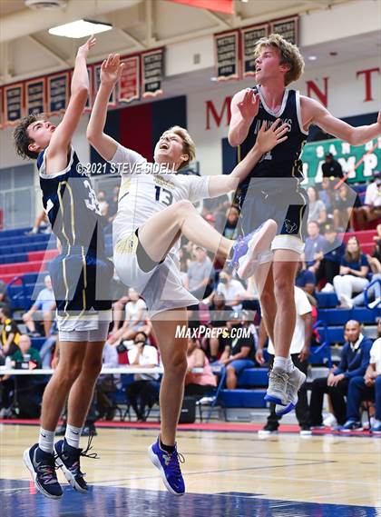 Thumbnail 2 in Mater Dei Catholic vs. La Costa Canyon (CIF San Diego Section D1 Semifinal) photogallery.
