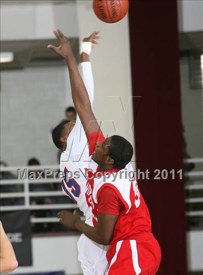 Thumbnail 1 in Findlay Prep vs. St. Andrew's (Spalding Hoophall Classic) photogallery.