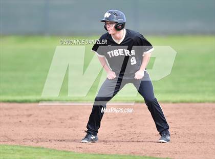 Thumbnail 2 in Whitewright vs Mt. Vernon (Blue Ridge Tournament) photogallery.