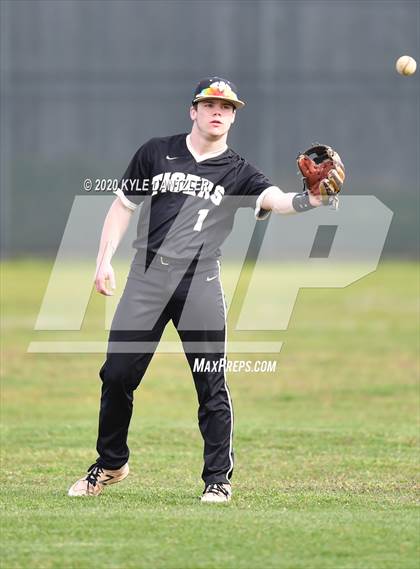 Thumbnail 3 in Whitewright vs Mt. Vernon (Blue Ridge Tournament) photogallery.